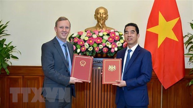 L’ambassade du Vietnam au Royaume-Uni présente un livre sur le marché britannique
